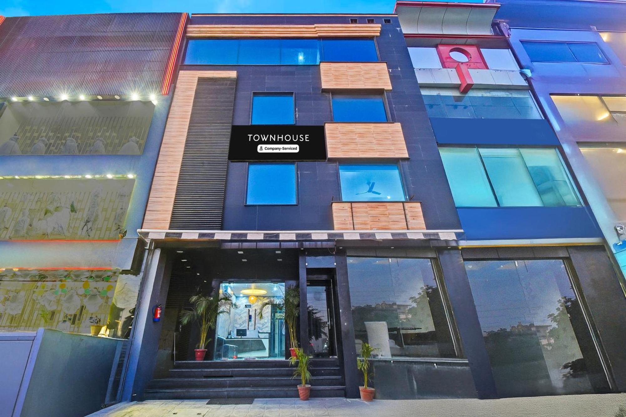 Super Townhouse Amrapali Circle Formerly Aqua Hotel *