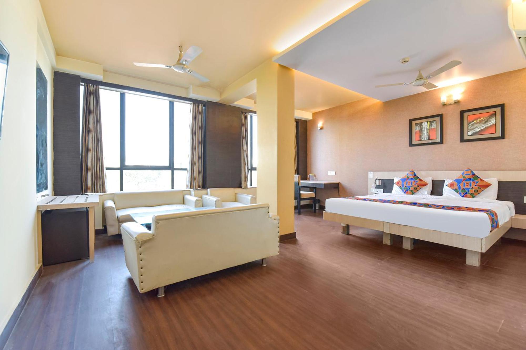 Fabhotel Apex Intercontinental - Raja Park Hotel 3*