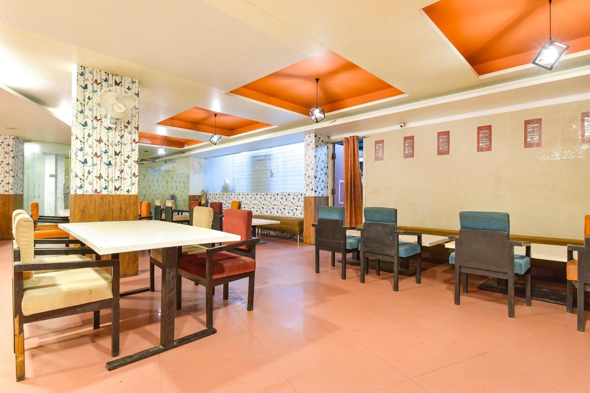 Hotel Fabhotel Apex Intercontinental - Raja Park 3*