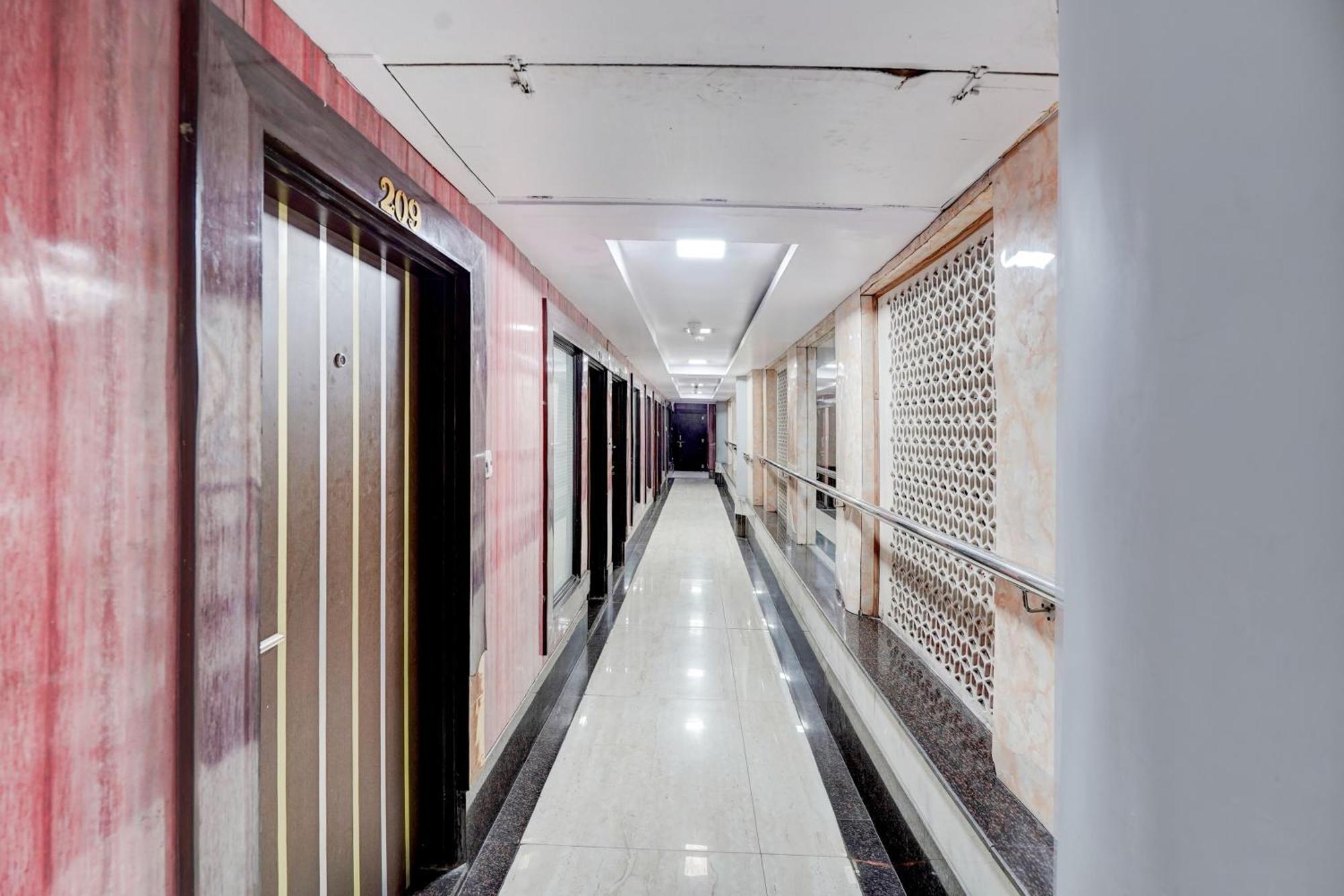 Townhouse Oak Railway Station Road Formerly Rawat * Jaipur