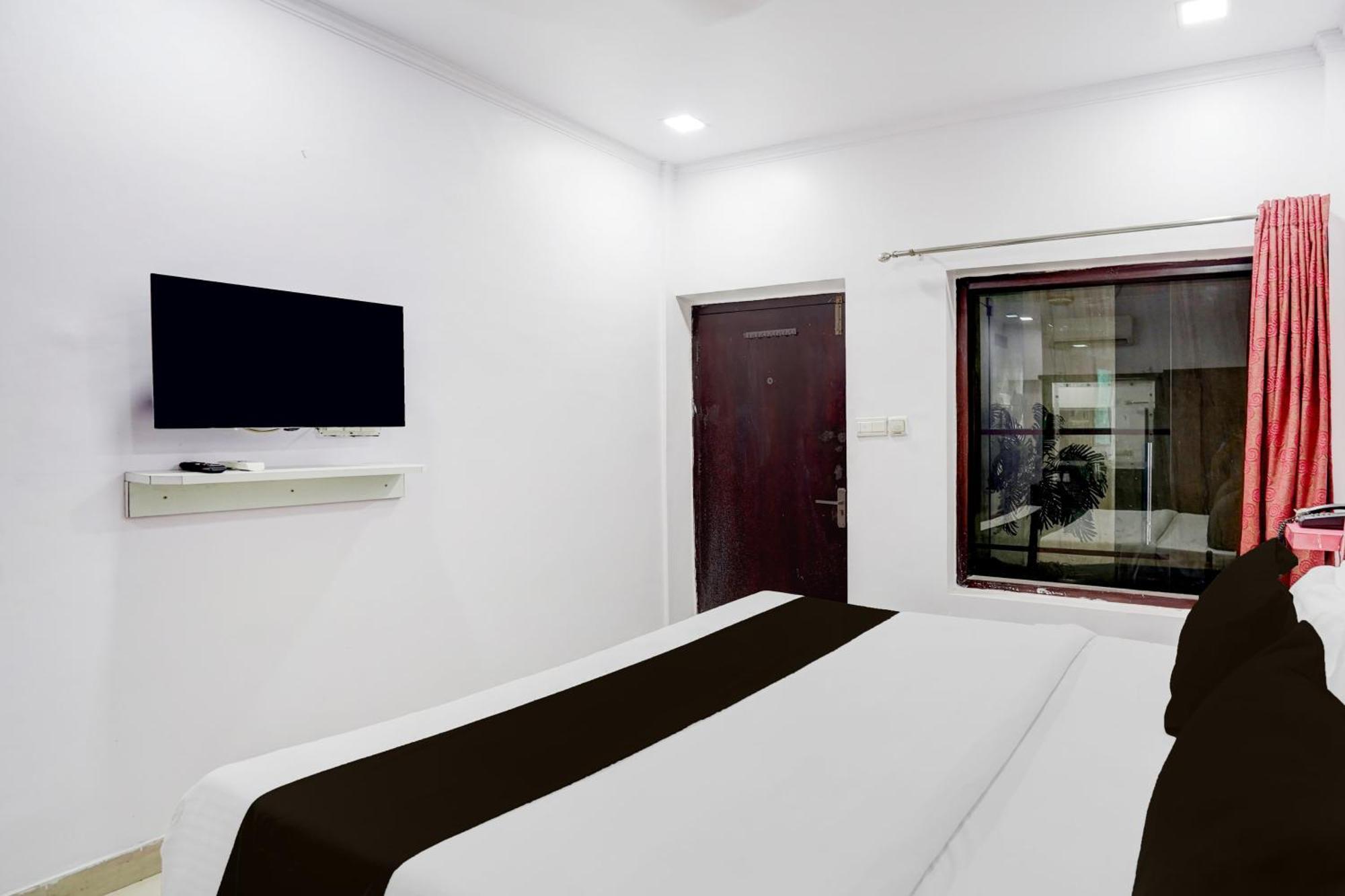Townhouse Oak Railway Station Road Formerly Rawat *