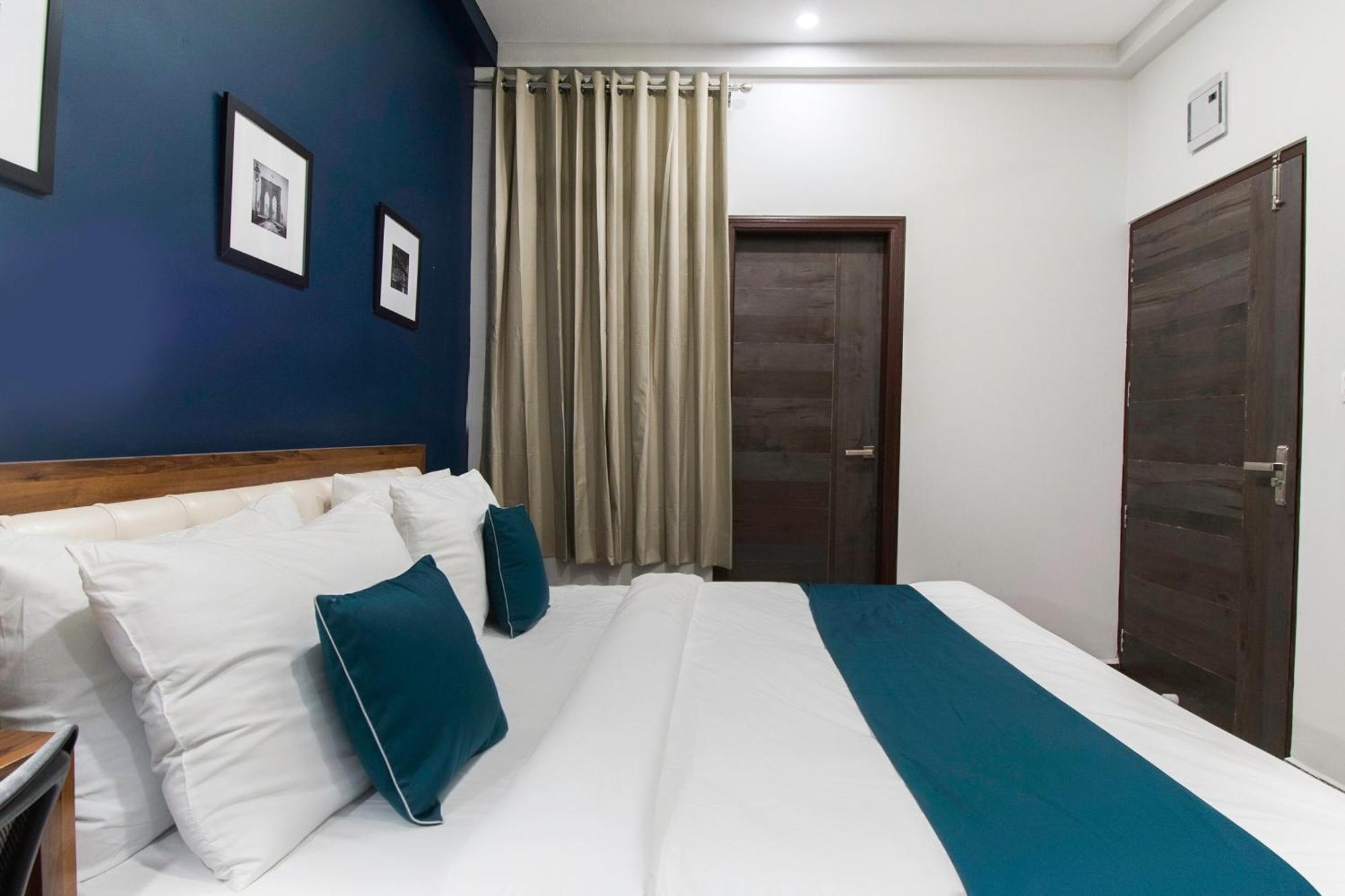 Collection O Blue Shine Hotel 4*