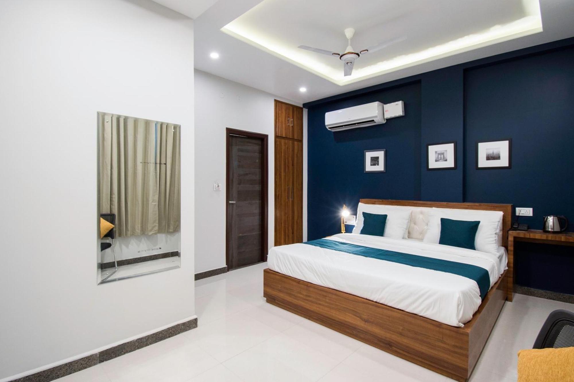 Collection O Blue Shine Hotel Jaipur
