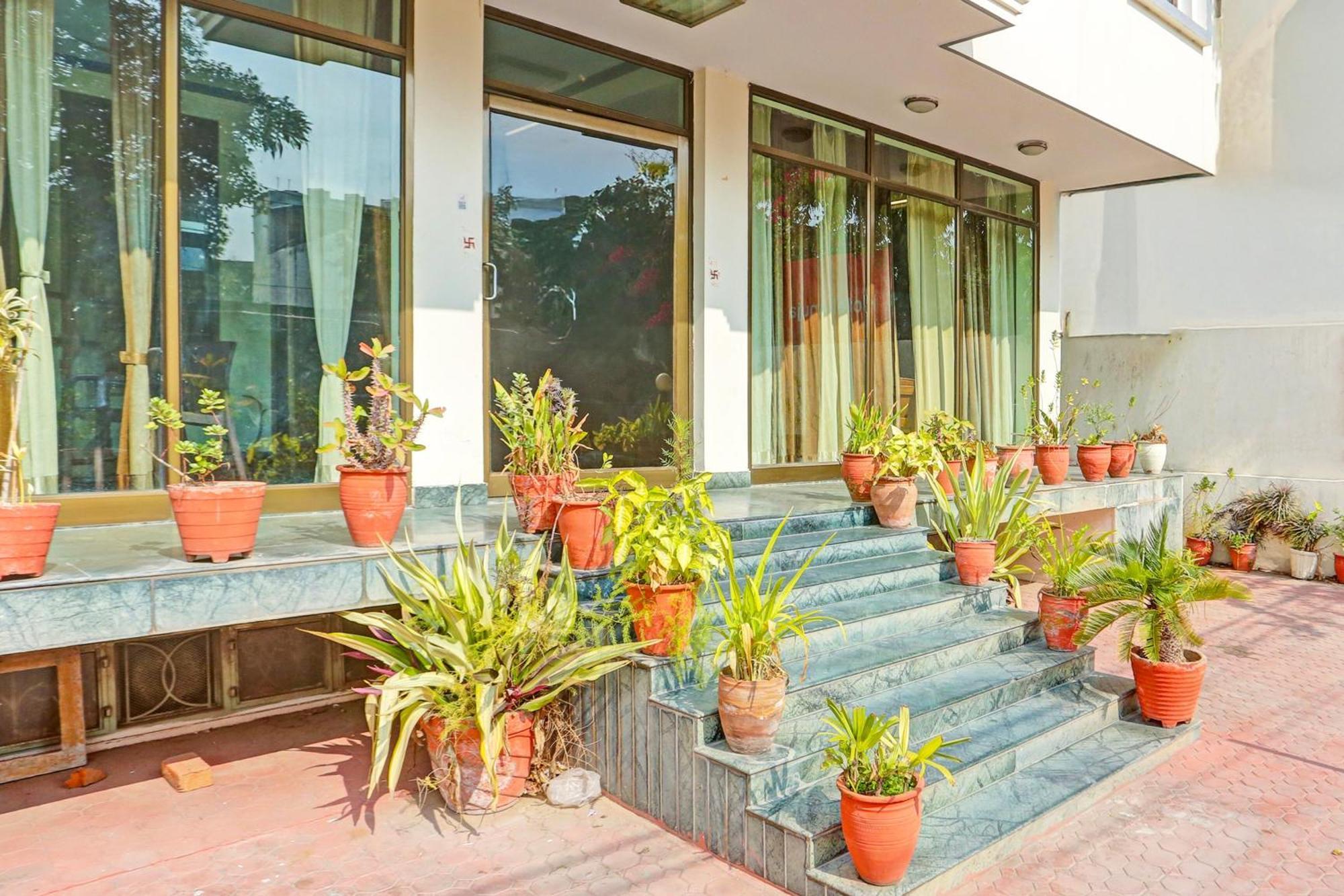 Collection O Bani Park Near Collectorate Circle Formerly Anuja Palace Hotel