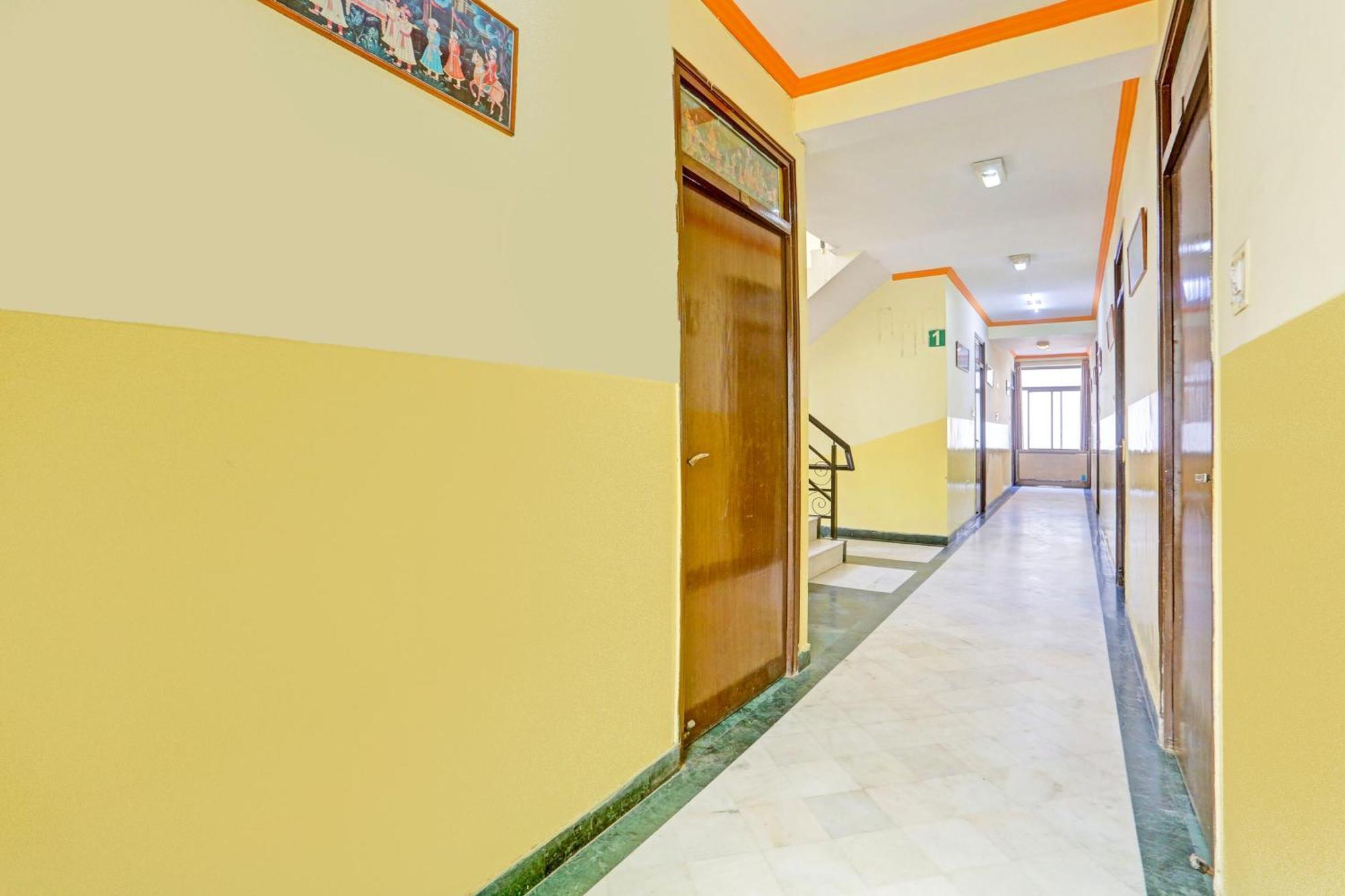 Hotel Collection O Bani Park Near Collectorate Circle Formerly Anuja Palace
