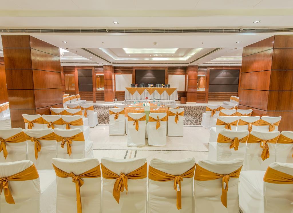 Hotel Sarovar Portico 4*