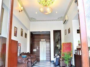 Glitz Hotel 3*