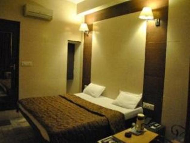 Golden Deluxe Hotel Jaipur