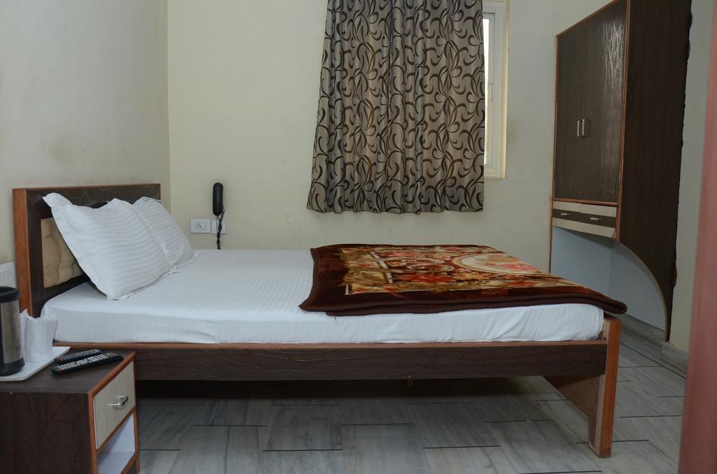Rathi Inn *