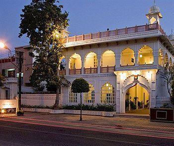 Khandwa Haveli Hotel