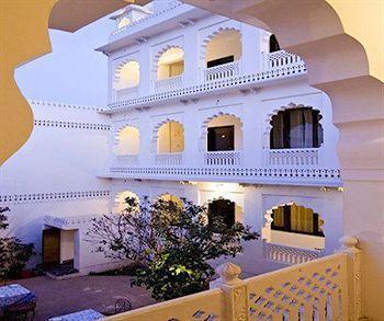 Khandwa Haveli Hotel