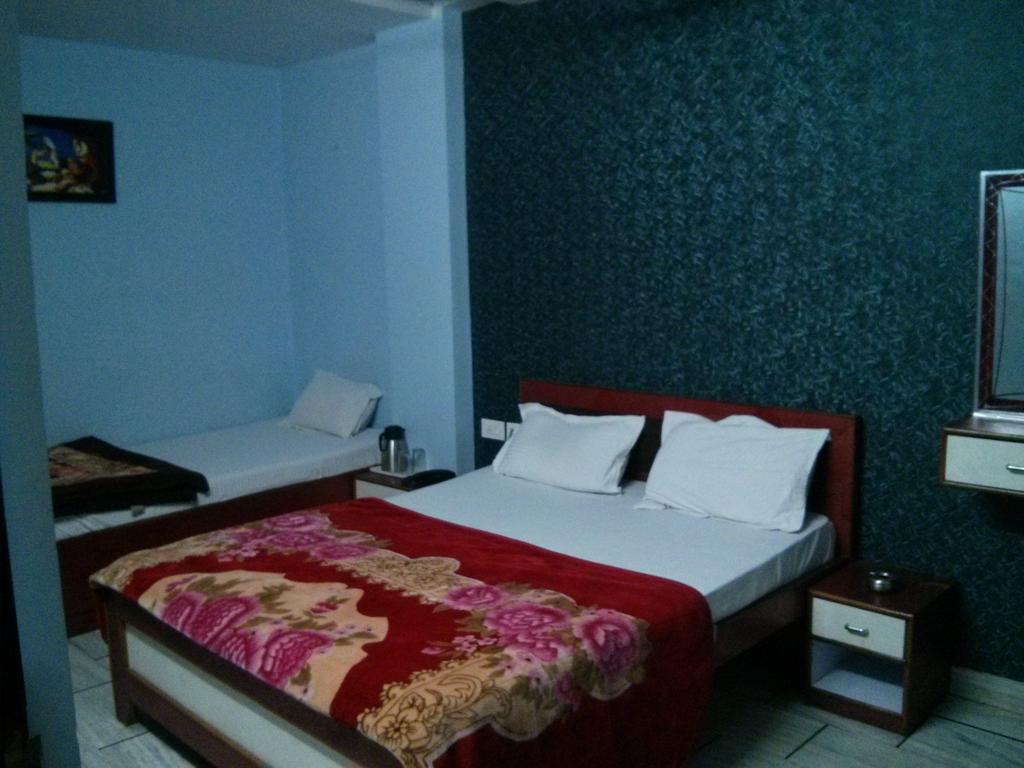Rathi Inn *