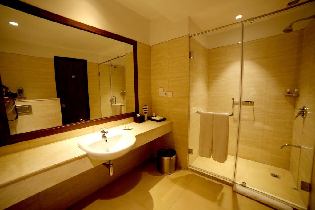 Hotel The Lalit Traveller- Airport