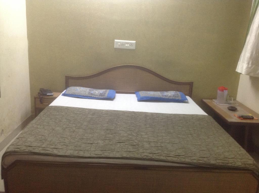 Kamal Kunj Hotel *
