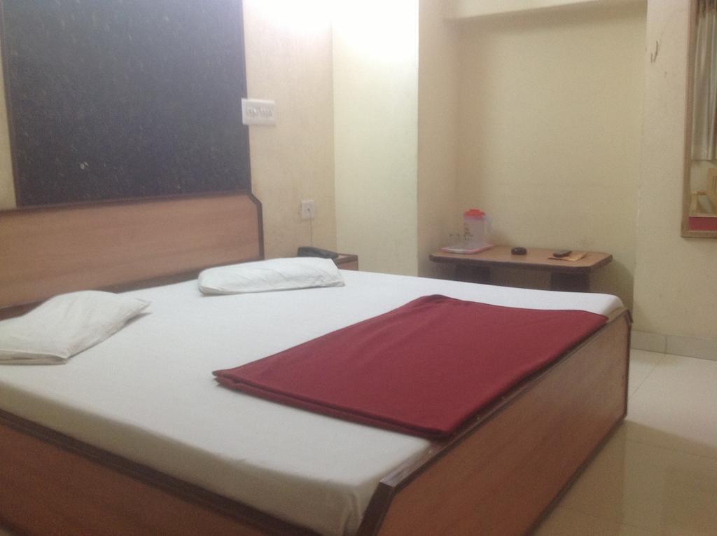 Hotel Kamal Kunj *