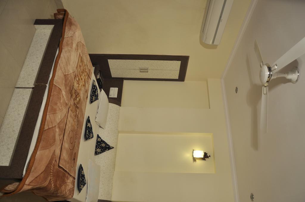 Metro Hotel 2*