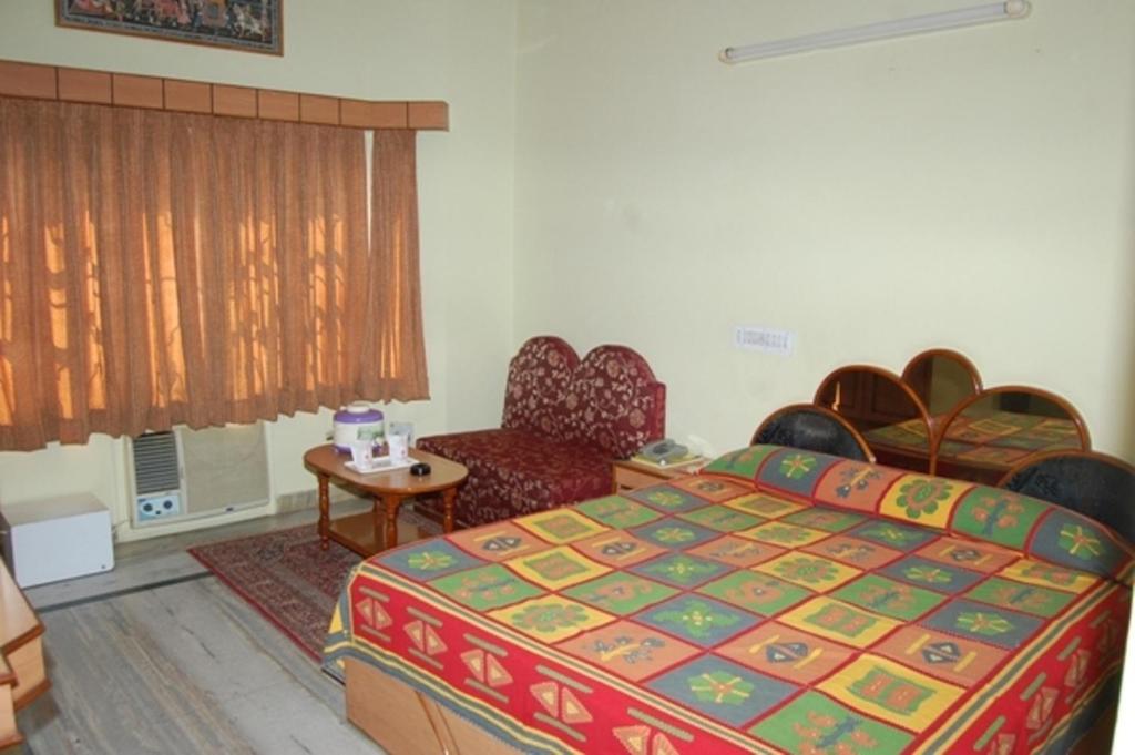 Surbhi Palace Hotel