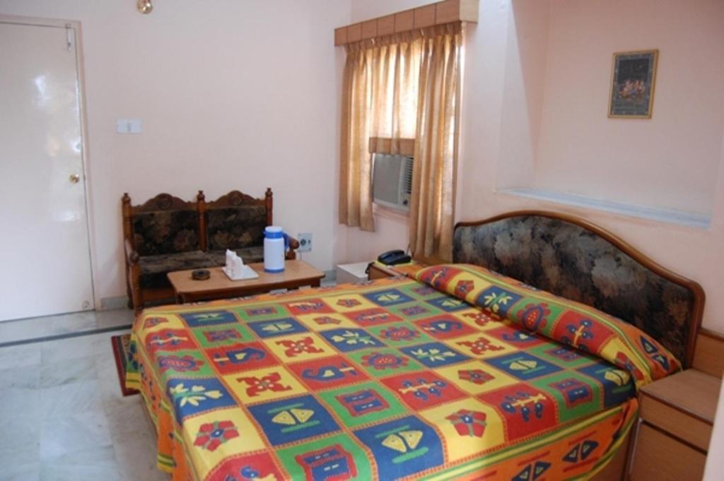 Hotel Surbhi Palace 2*