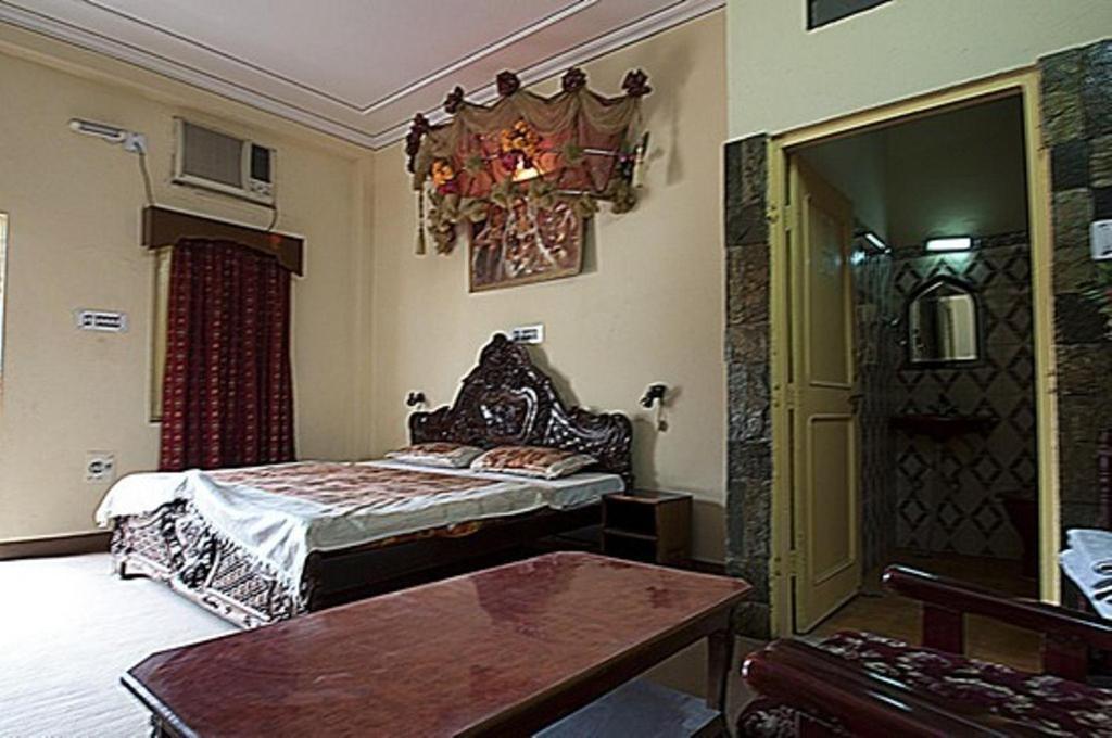 Royal Aashiyana Palace Hotel