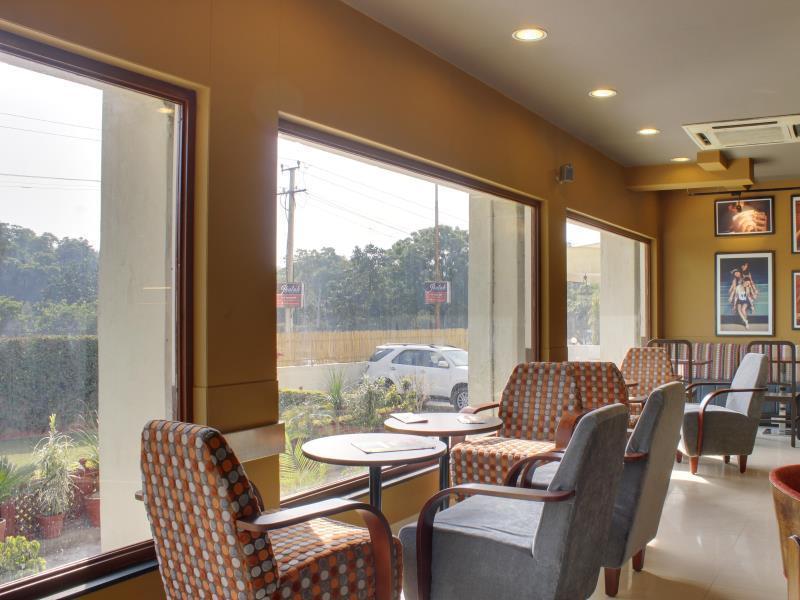 Hotel Shikha Centre 3*