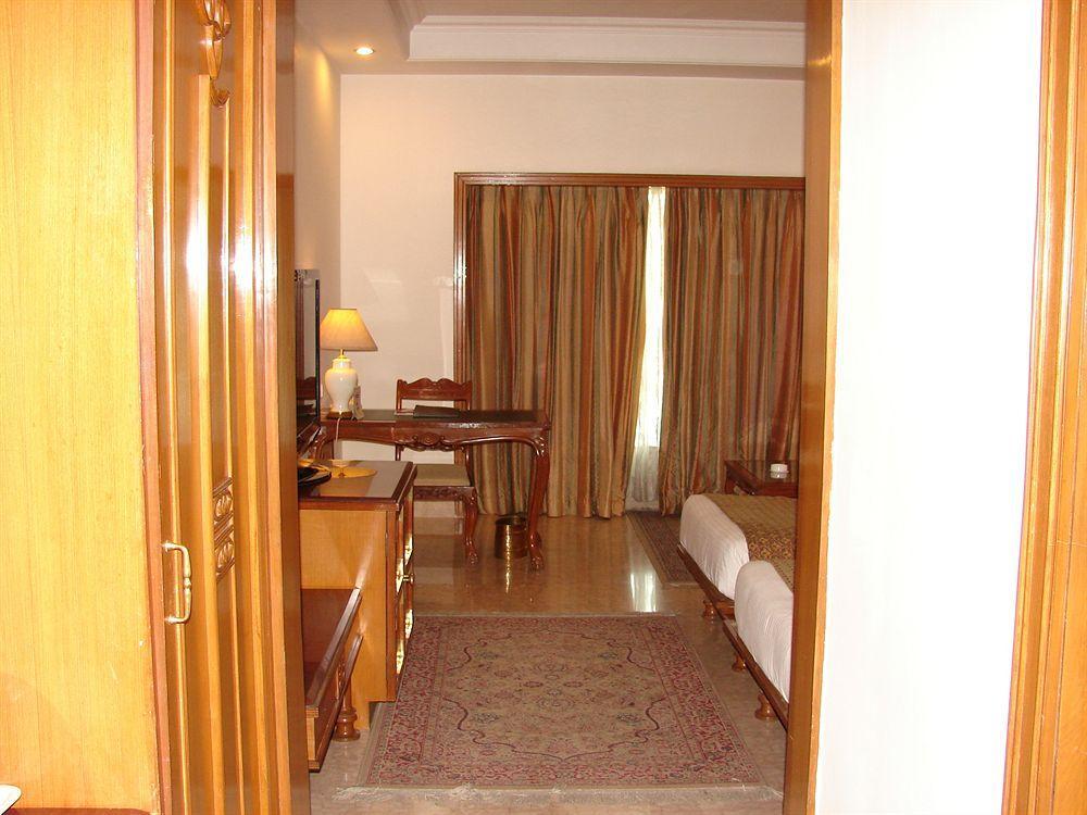 Mansingh Towers 3*