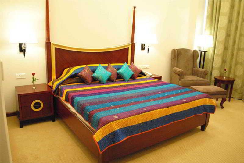 Ramada By Wyndham Jaisinghpura Hotel 4*
