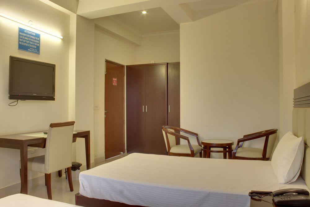 Oyo Aatish Market Hotel Jaipur