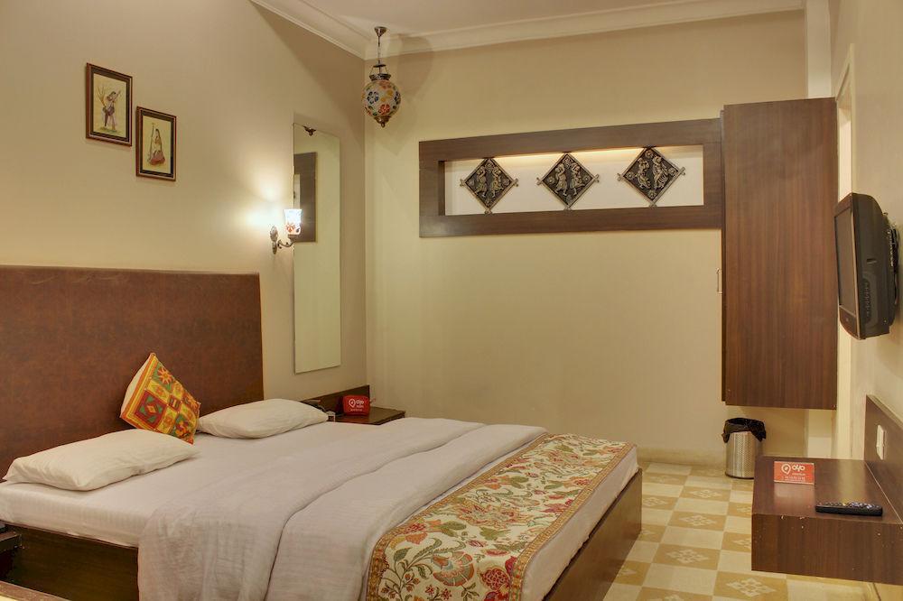 Oyo Aatish Market 3*