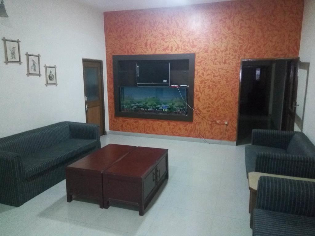Guest house Singhasan House *
