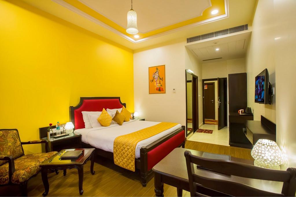 Kapish Smart-all Pure Veg Hotel