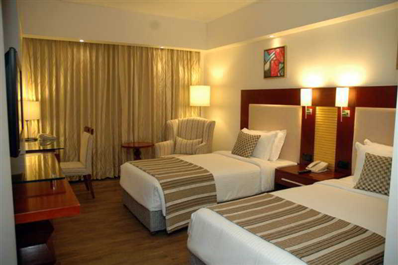 Sarovar Portico 4*