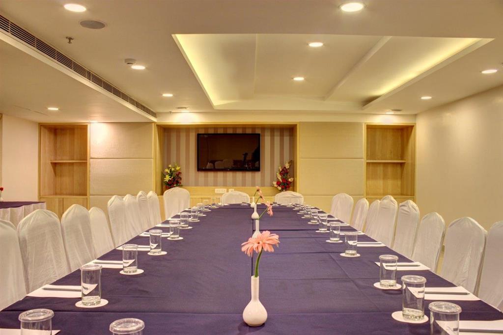 Hotel Golden Tulip Jaipur