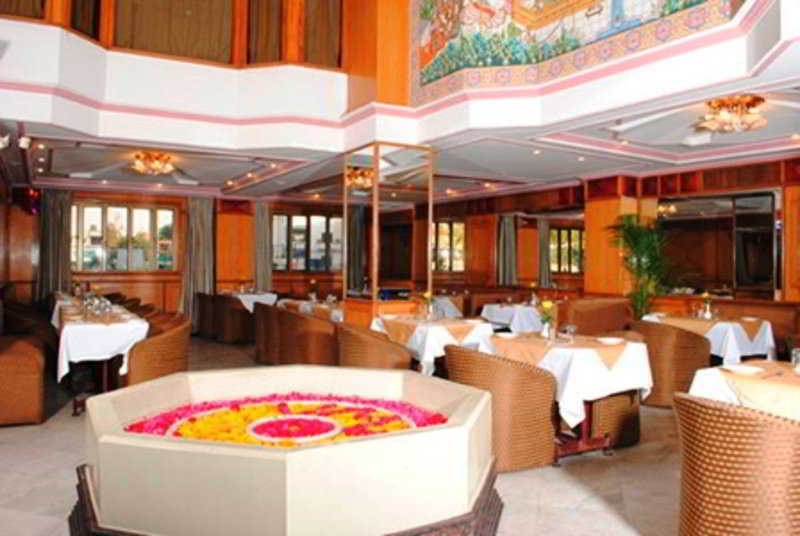 Vesta Maurya Palace Hotel 4*