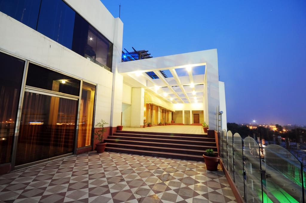 Clarion Bella Casa At Airport Hotel 4*