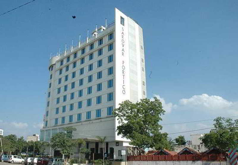 Hotel Sarovar Portico