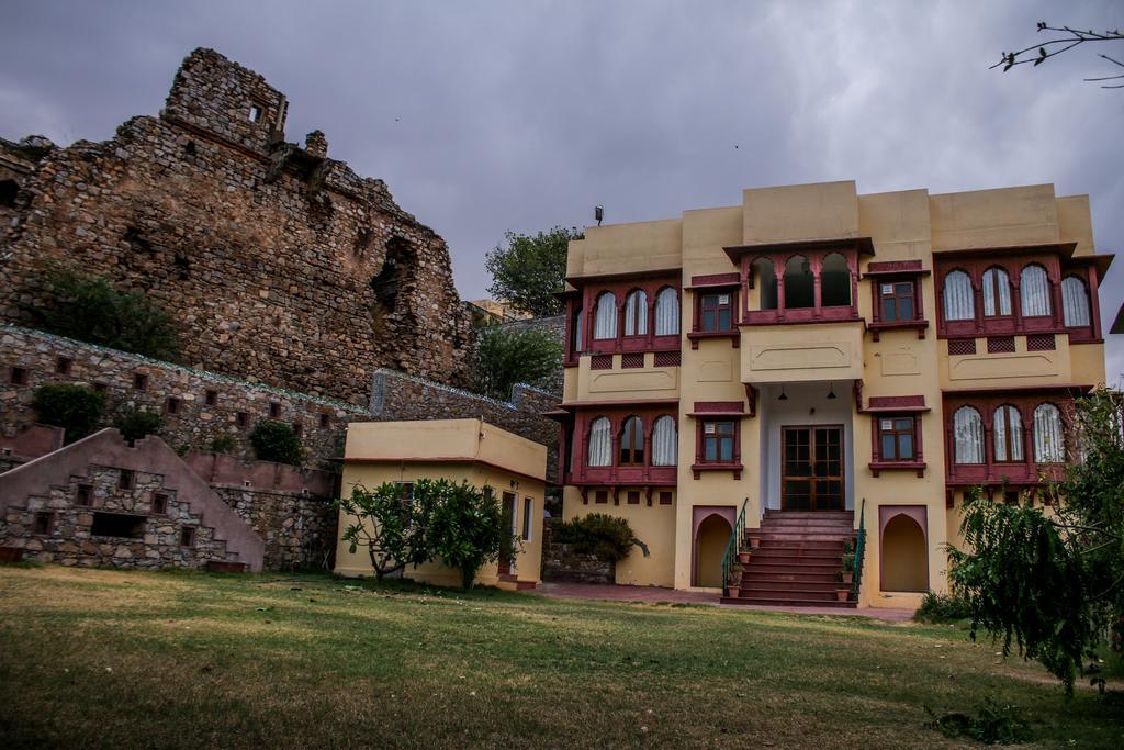 Hotel Adhbhut