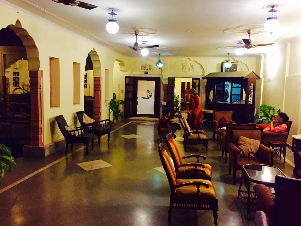 Hotel Chirmi Palace