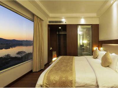 Hotel Regenta Jal Mahal, 4*