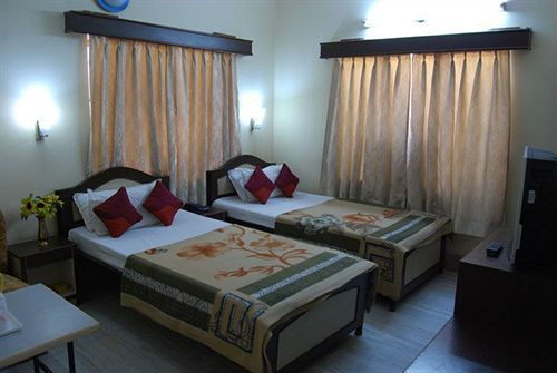 Laxmi Niwas 3*