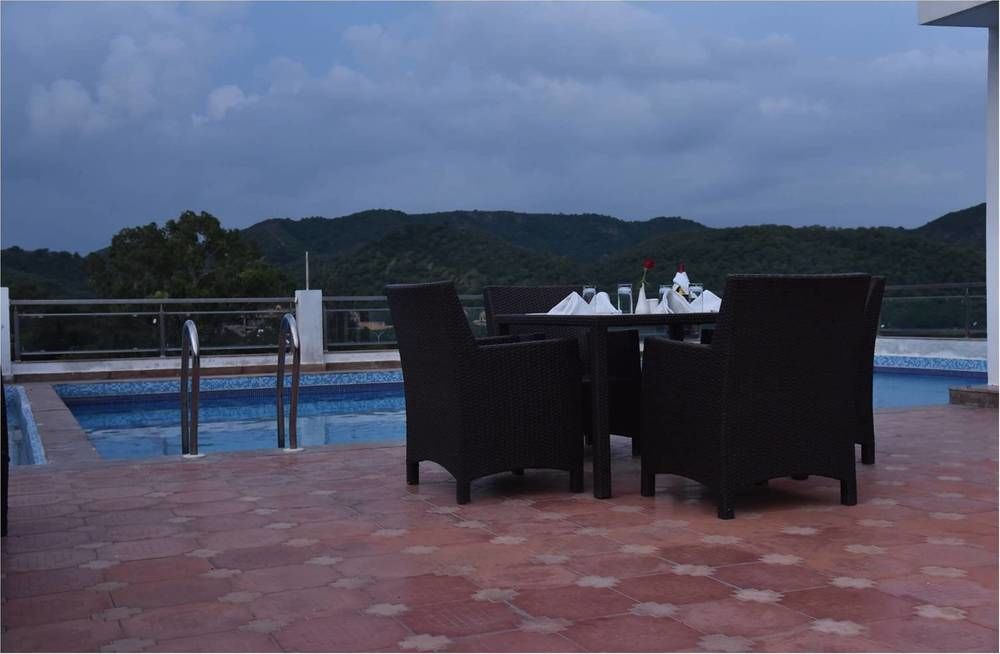Hotel Regenta Jal Mahal,
