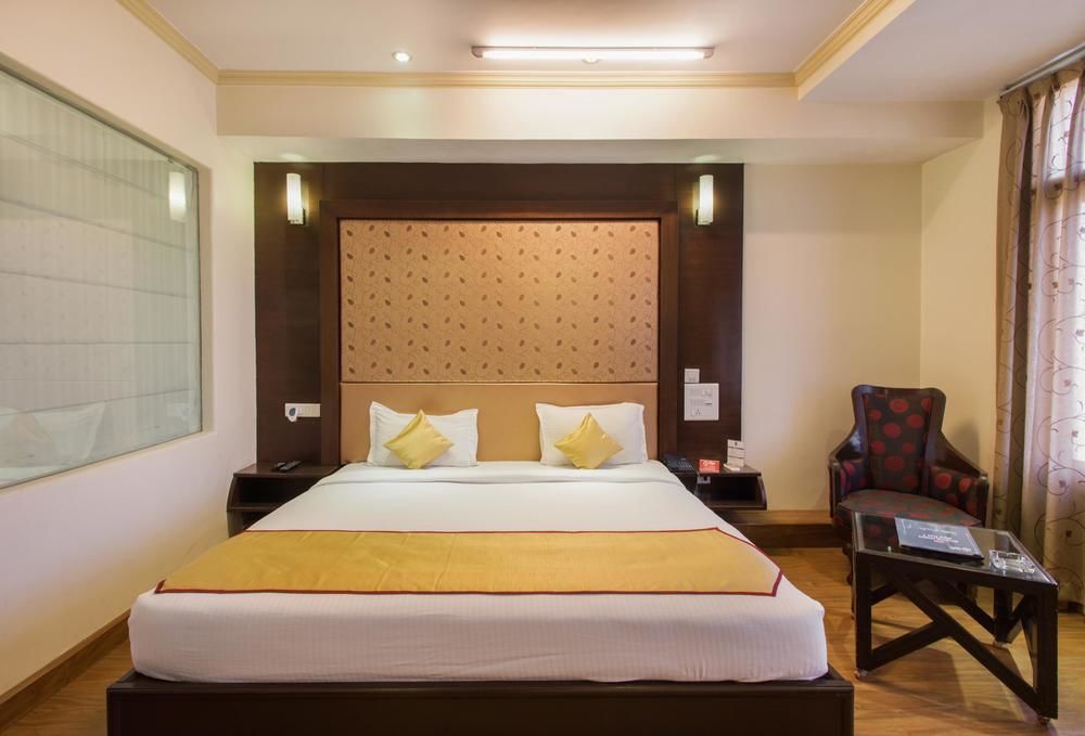 Hotel Oyo Premium Bani Park