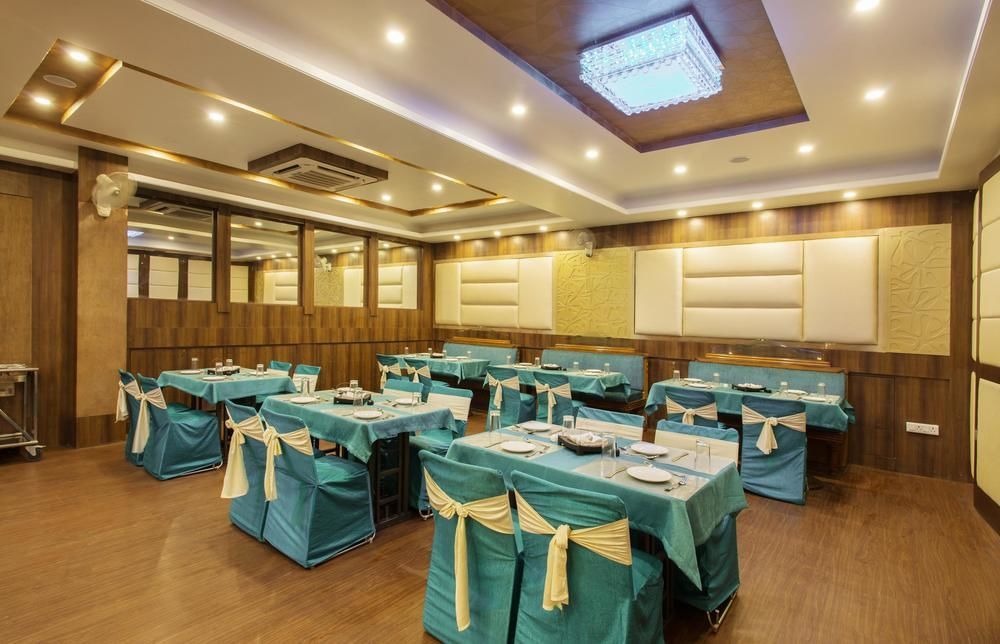 Oyo Premium Bani Park Hotel