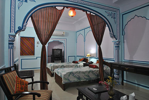 Hotel Rawla Mrignayani Palace 3*