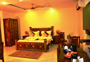 Lilypool - The Heritage Jalmahal Hotel