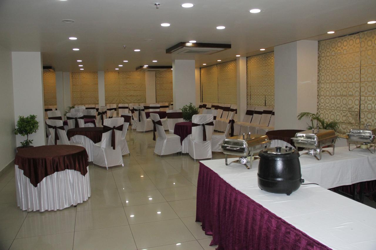 Tgi Apple Hotel