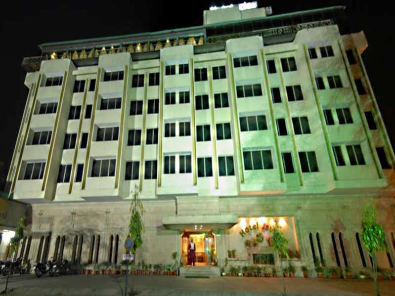 Jaies Hotel