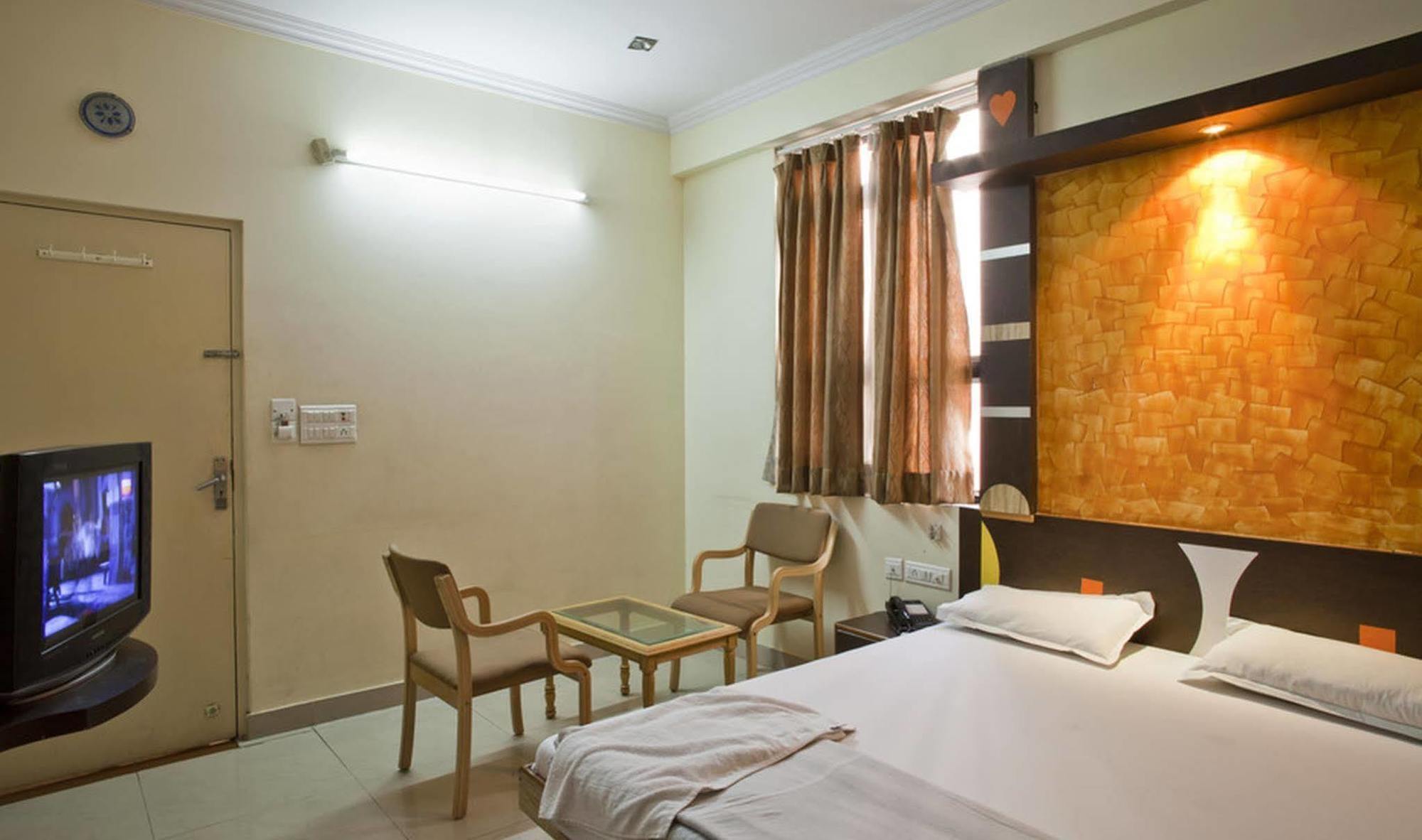 Mohan Hotel 2*