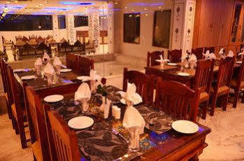 Hotel The Jal Mahal 4*