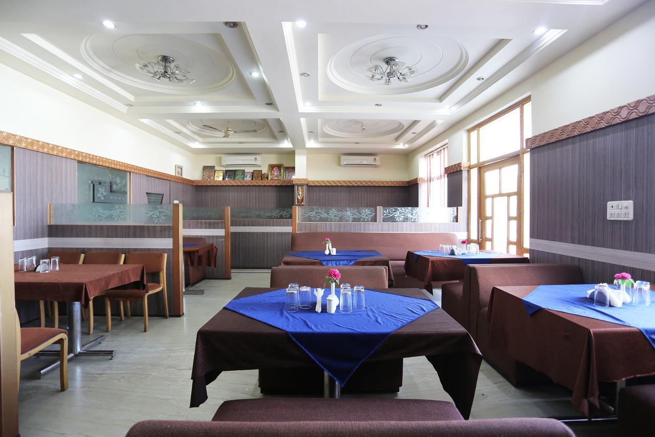 Oyo 9955 Swaruchi Palace Hotel 3*