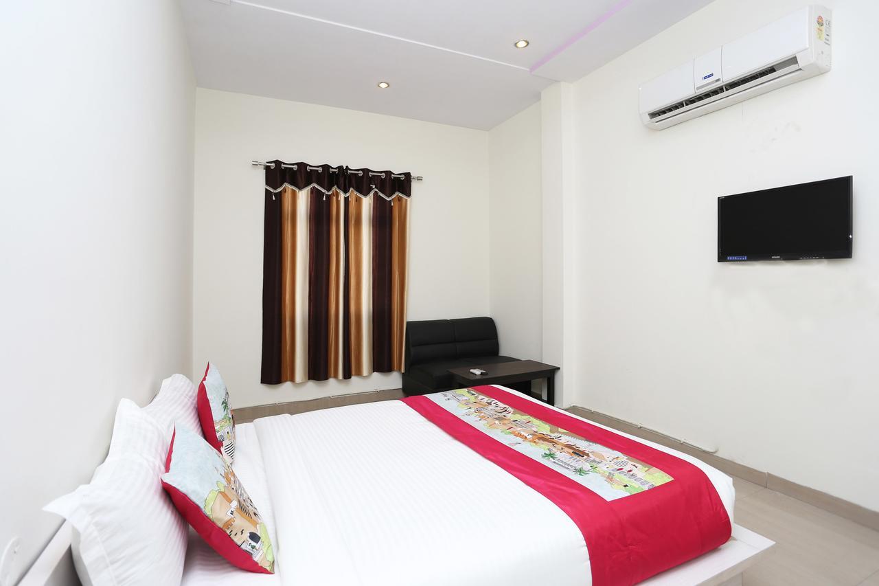 Hotel Oyo 9955 Swaruchi Palace 3*